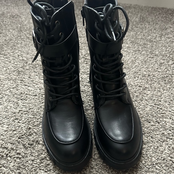 Black woman boots, size 8 - Picture 3 of 5